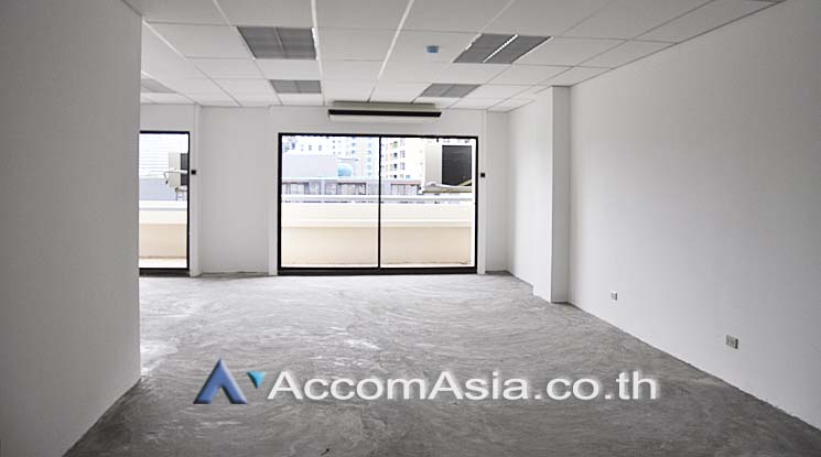  1  Office Space For Rent in Ploenchit ,Bangkok BTS Chitlom at Piya Place AA16012